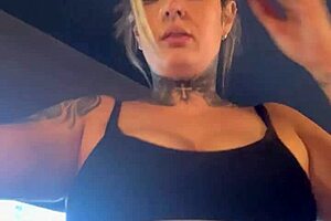 Woman Watched by Bodybuilder in Gym, Pussy Dripping with Intense Arousal