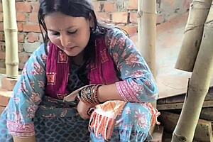 Women Labour Fuck Contractor For Extra Money Earnings