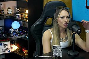 Bianca Demarchi Mostra A Silhueta Do Seu Corpo Morde A Orelha Do Ruan E O Pescoço Que Tesão - Podcast Pópum No Barraco