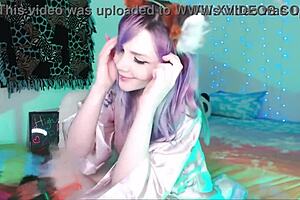 blonde babe fingers herself with vibrator in cam stream 💦