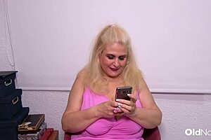 Curvy blonde mature musa sucks manix intensely