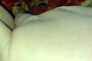 Do you want to see arabic babe masturbating with food in pussy?
