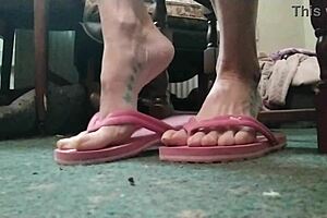 check out these huge sexy talons on curvy feet