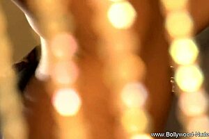 hey indian milf, show me that brunette beauty solo tease?