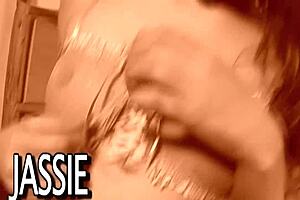 jassie.. uh loves playin with girls an their shaved pussies deepthroat style