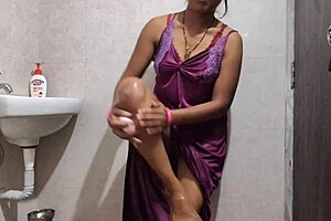 desi girl shaves bald pussy bathing with teasing clear moans