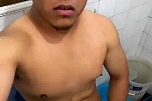 hey watch me cum so hard right now