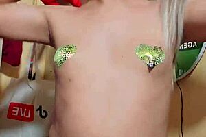 hot christmas trans babe with juicy tits ready to play 🎄🍑✨