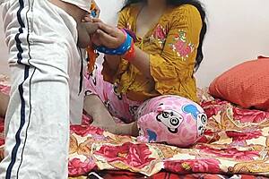 INDIAN DESI GIRLFRIEND OUTDOOR FUCKING DOGGY IN HOTEL ROOM!