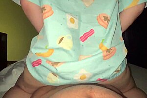 Plump Thai wife tempts with curves and moans in homemade passion