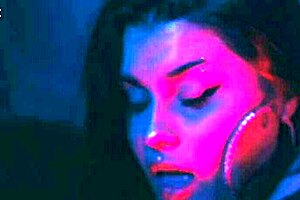 finally, my big latina feet get licked and sucked for the first time ever