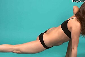 watch petite flexible anna slavjanka stretch nude in acrobatic ballerina poses