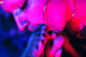 finally, my big latina feet get licked and sucked for the first time ever