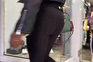 yoga pants hug curves perfectly this season 👙 candid views