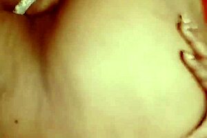 Smooth Shaved Pussy Close-Up Tease and Play