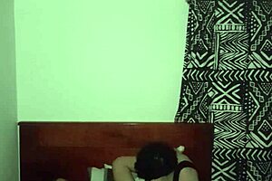 mi novia latina me folla bisexual en casa ajena 🔥👩‍❤️‍💋‍👩