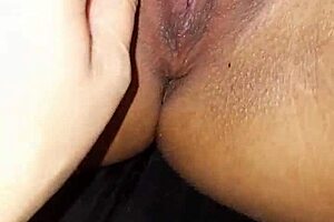 mi novia latina me folla bisexual en casa ajena 🔥👩‍❤️‍💋‍👩