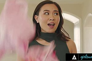 Serene Siren! Drills petite Kimmy Kimm with naughty strapon toys rough!