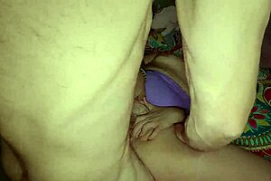 Hey, spread my legs wide for that creampie in hairy mature pussy?