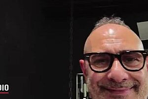 freddy gong backstage stretches nicole love's ass collector style