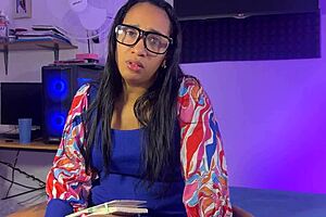 stepmom with huge tits seduces to fill her pussy with cum 💦