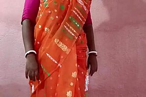 Saree-clad chubby indian beauty gets her fat pussy slammed hard nonstop!