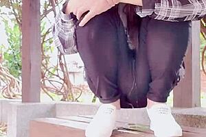 【伪娘婷婷】中午出门女装野外放尿自慰高潮！