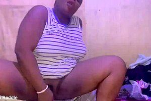 horny ghetto girl makes her flirty intro