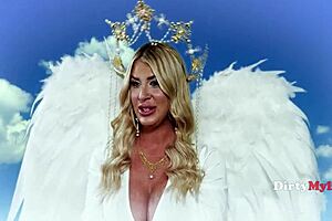 Milf Curves Tempt with Big Tits and Juicy Ass Action!