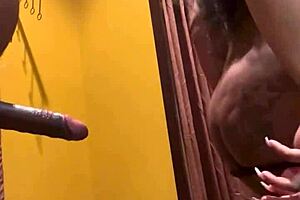 hey want to fuck in the work bathroom now