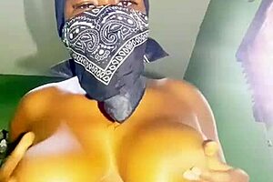 omg shes so horny playing with her cute pussy now 😍