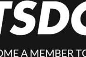 अलेक्स कोल और स्काईलर स्नो ब्लाइंड डेट पर चाटना एक्सप्लोर करती