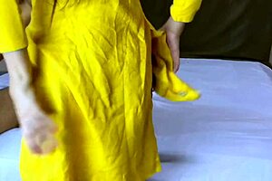 hot mature babe gets pounded by the servant guy