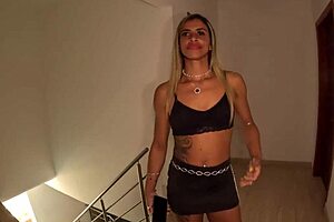 Sol di Luna hits Brazil's hottest house for juicy bareback bath fun