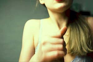 i jerk off my boyfriend's cock up close till he explodes in pleasure 💋