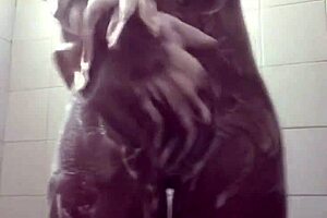 don't i look hottest covered in soap rubbing my wet pussy?