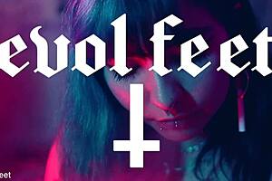 Jerk intensely to my pretty small bare feet up close