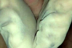 girlfriend gives steamy homemade nylon footjob ending in hot cumshot 💦👣