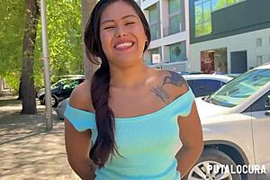 Putalocura teen Marina Gold catches sensual Colombian Lorena S for strap-on play in bedroom