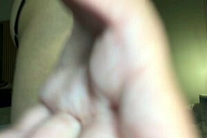 damn, check this big ass white babe masturbating to squirting orgasm!