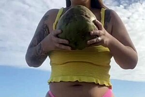 Pussy-Splitting Bikini Exposes Swollen Beach Lips!