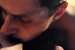 Driftwood And Barefoot Kontessa Lick Shaved Wet Pussy In Steamy Bedroom Cunilingus Session