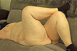 Cum watch my huge fat ass workout close-up in leggings?