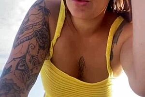 Pussy-Splitting Bikini Exposes Swollen Beach Lips!