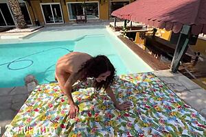 Fucking mature Spanish pool lady huge facial! 💦🏊