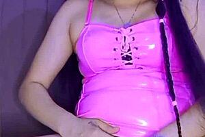 Hey horny colombian babe squirt your pussy for us