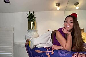 dani daniels gets so wet squirting in her hot brunette solo session