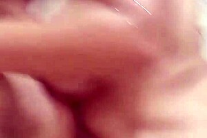 curvy babe won't stop bouncing her big ass on bbc! 🍑🍆