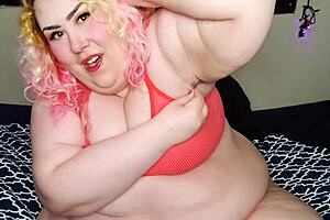 let me show off my hairy armpits, huge pussy lips and fat ass close up