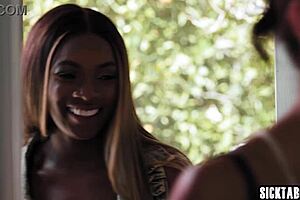 Black milf seduces petite teen in steamy lesbian lick session